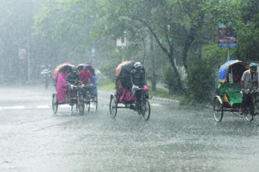 থেমে থেমে বৃষ্টি