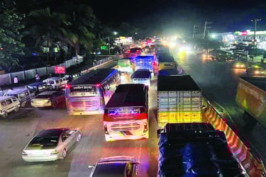রাতের বেপরোয়া পরিবহন খুবই ভয়ংকর