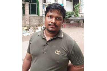 চোরাই স্বর্ণ পড়ে টিকটকে স্ত্রীর অভিনয়, স্বামী গ্রেপ্তার