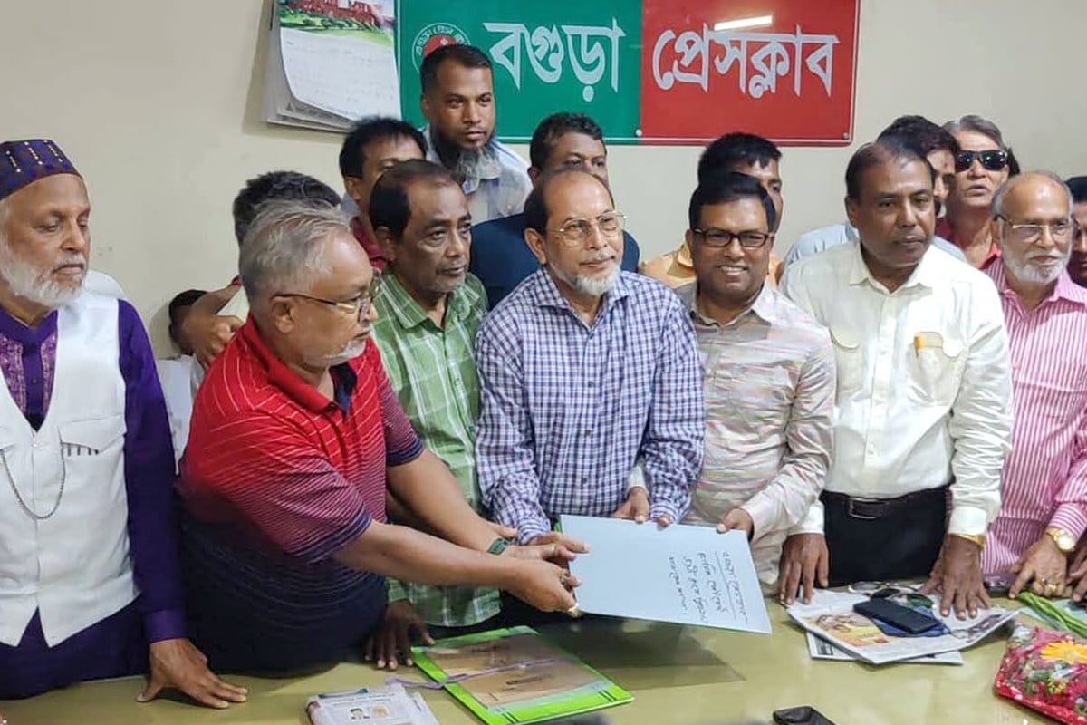 নবনির্বাচিত কমিটির কাছে দায়িত্ব হস্তান্তর বগুড়া প্রেসক্লাবের