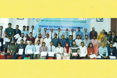 গবেষণায় উৎকর্ষতার স্বীকৃতি পেলেন আইইউবিএটির শিক্ষার্থীরা