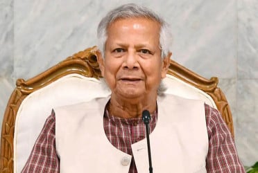 নারী ফুটবল দলকে প্রধান উপদেষ্টার অভিনন্দন