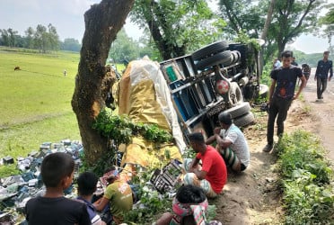 সিরাজগঞ্জে দাঁড়িয়ে থাকা ট্রাকে আরেক ট্রাকের ধাক্কা, চালক নিহত