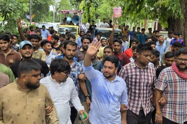 সাধারণ মানুষ এখন পরিবর্তন চায়: নাহিদ ইসলাম