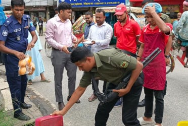 আড়াইহাজারে ৪ দোকানিকে অর্থদণ্ড