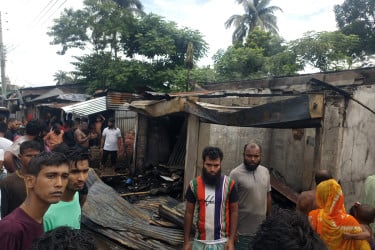 বরিশালে শর্ট সার্কিটে দুই দোকান পুড়ল, ক্ষতি ৬ লাখ
