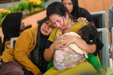 ইন্দোনেশিয়ার পর্যটন দ্বীপ বালিতে ফেরি ডুবে ৫ জনের মৃত্যু, বহু নিখোঁজ