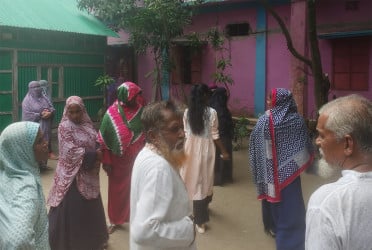 ছিনতাইয়ের সালিশ নিয়ে বিরোধের জেরে তিনজনকে গণপিটুনিতে হত্যা