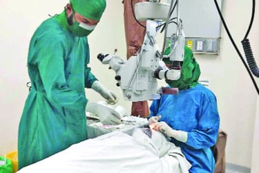 বসুন্ধরা চক্ষু হাসপাতালে বিনামূল্যে ৩৮ জনের ছানি অপারেশন