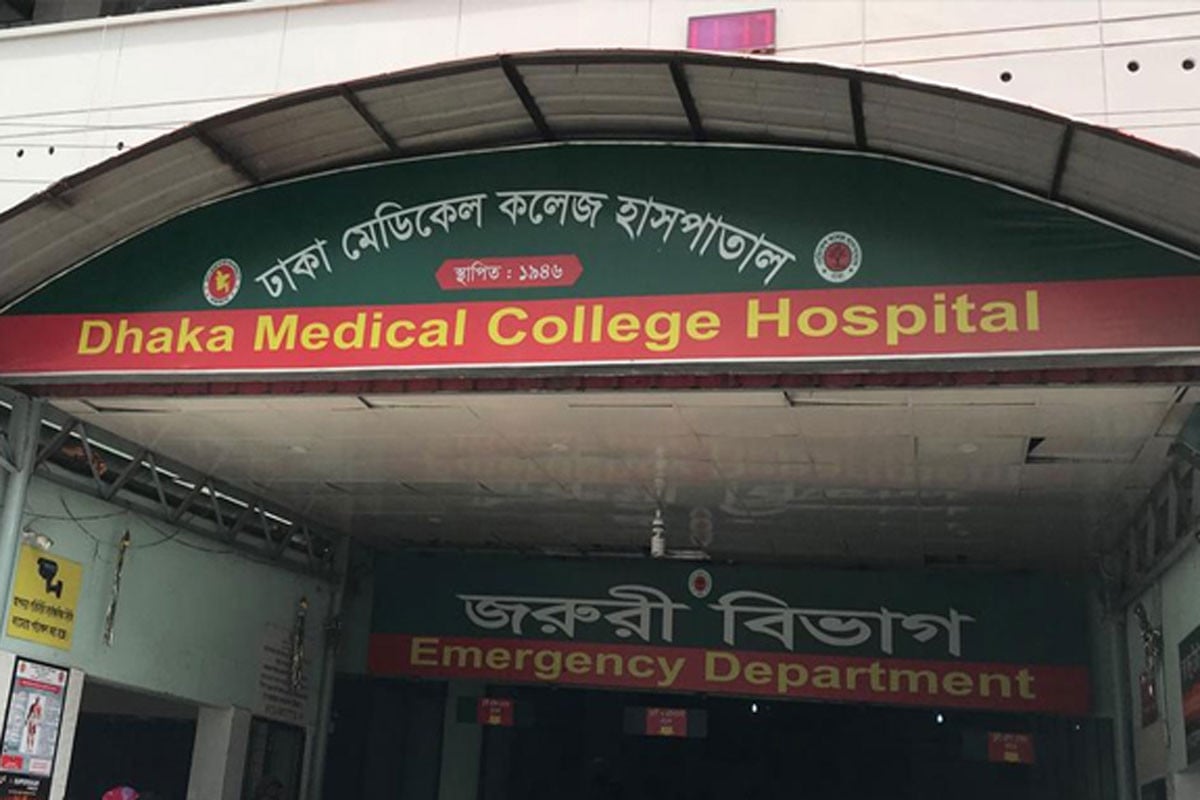 বাবার হাত ছেড়ে রাস্তা পার হতে গিয়ে গাড়িচাপায় সন্তানের মৃত্যু