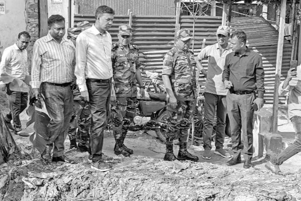 চলছে মোগর খাল খনন