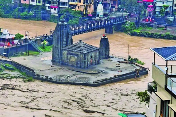 টানা বৃষ্টিতে বিপর্যস্ত হিমাচল মৃত অন্তত ৬৩