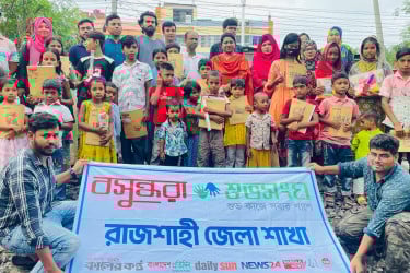 রাজশাহীতে বসুন্ধরা শুভসংঘের আয়োজনে শিক্ষা সামগ্রী বিতরণ