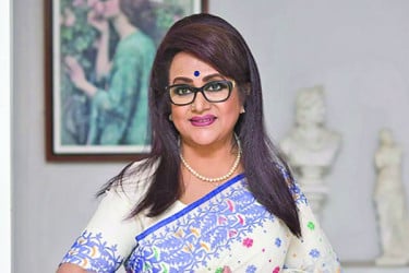 ছয় মাসের জন্য কানাডায় ববিতা