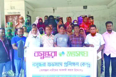 বাঞ্ছারামপুরে বসুন্ধরা  শুভ সংঘের সেলাই প্রশিক্ষণ