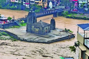 টানা বৃষ্টিতে বিপর্যস্ত হিমাচল মৃত অন্তত ৬৩