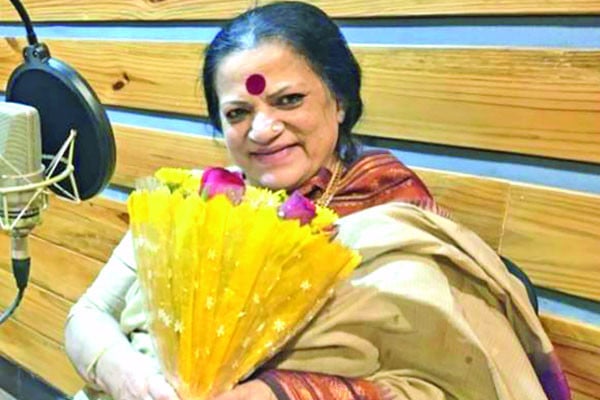 বাংলাদেশি গীতিকার-সুরকারের গানে হৈমন্তী শুক্লা