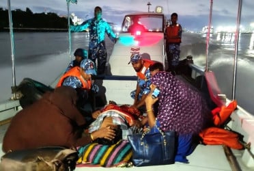 গুরুতর অসুস্থ লঞ্চযাত্রীকে দ্রুত চিকিৎসাসেবা দিল কোস্ট গার্ড