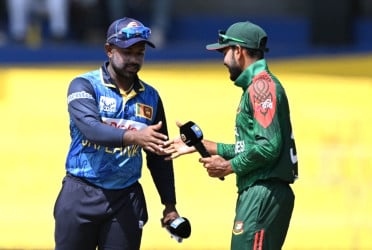টসে জিতে ব্যাটিংয়ে বাংলাদেশ, বাদ লিটন-তাসকিন
