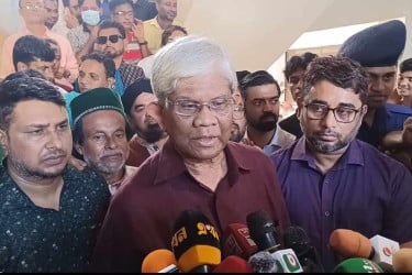 সঞ্চয়পত্রের মুনাফা বাড়ালে কেউ ব্যাংকে টাকা রাখবে না : অর্থ উপদেষ্টা