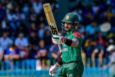 সিরিজ বাঁচানোর ম্যাচে ২৪৮ রানে গুটিয়ে গেল বাংলাদেশ