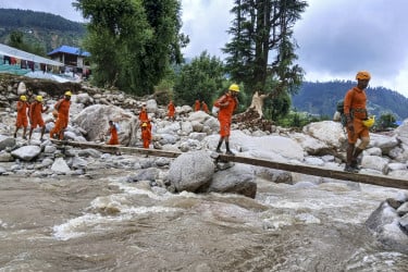 হিমাচলে বৃষ্টি, ধস আর বানে নিহত ৭২