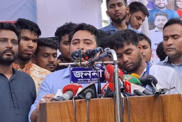 দেশের রাজনৈতিক ব্যবস্থার পরিবর্তন করতে হবে : নাহিদ