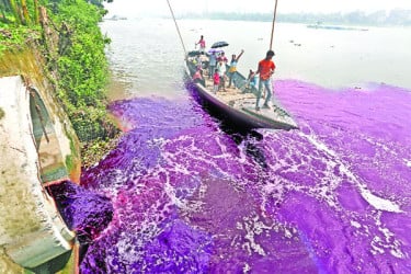 শ্যামপুর ডায়িং কারখানার বর্জ্য পড়ছে নদীতে