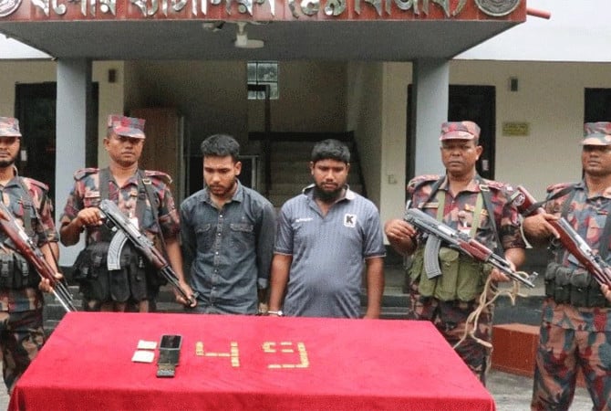 যশোরে প্রায় সাড়ে ৪ কোটি টাকার স্বর্ণের বারসহ আটক ২