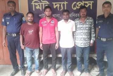 লালমনিরহাটে ছিনিয়ে নেওয়া আসামিসহ গ্রেফতার ৫
