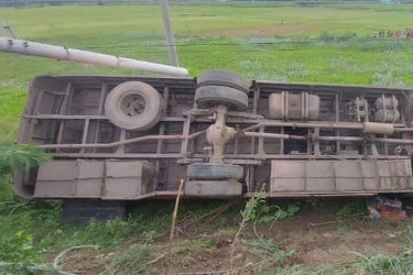 ভাঙ্গায় নিয়ন্ত্রণ হারিয়ে যাত্রীবাহী বাস খাদে