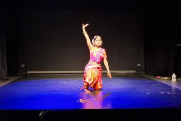 জার্মানির বার্লিনে একক নৃত্যানুষ্ঠান