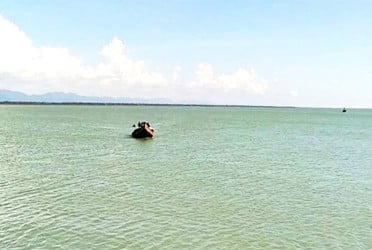 নাফ নদীতে মাছ ধরতে গিয়ে যুবক নিখোঁজ