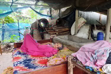 স্বচ্ছল ছেলেরা পাকাঘরে, মা-বাবার ঠাঁই গোয়ালঘরে