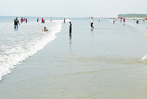 কক্সবাজারে সাগরে নেমে চবি শিক্ষার্থীর মৃত্যু,  নিখোঁজ ২