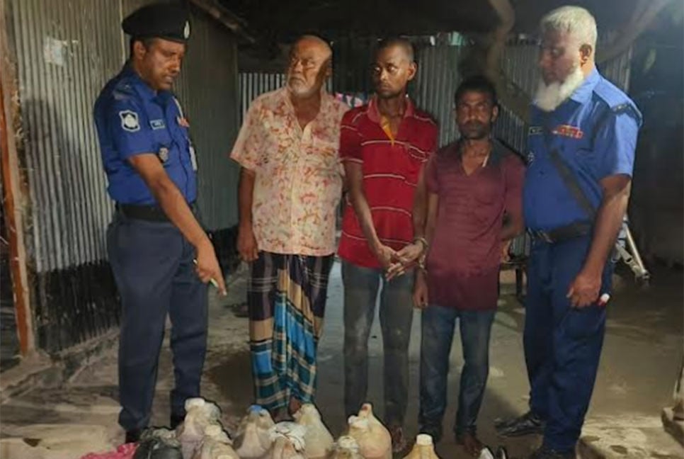 গাইবান্ধায় চোলাই মদসহ আটক ৩