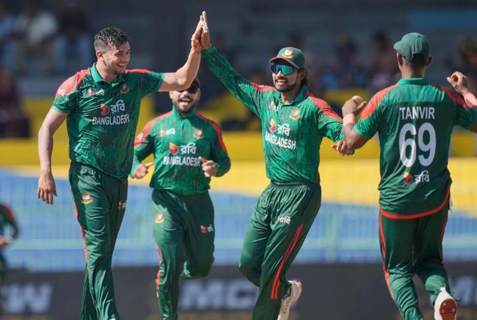 টস হেরে ফিল্ডিংয়ে বাংলাদেশ