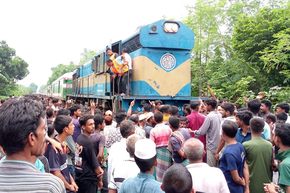 চুয়াডাঙ্গায় অরক্ষিত রেলগেটে যুবকের মৃত্যু, এক ঘণ্টা রেলপথ অবরোধ