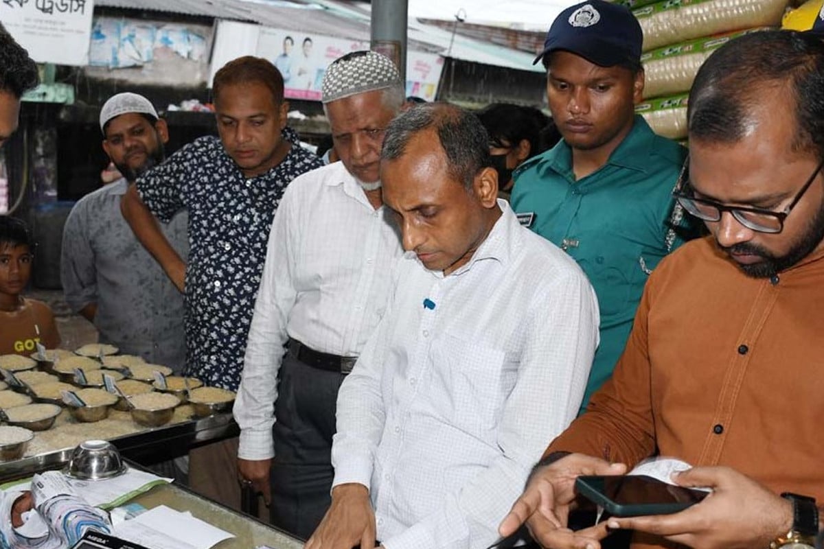 চট্টগ্রামে চিনিগুঁড়া লিখে নিম্নমানের চাল বিক্রি করায় লাখ টাকা জরিমানা