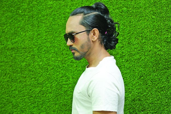 ছেলেদের লম্বা চুলের ফ্যাশন