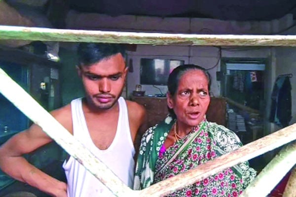 ভাড়া না দেওয়ায় তালাবন্দি