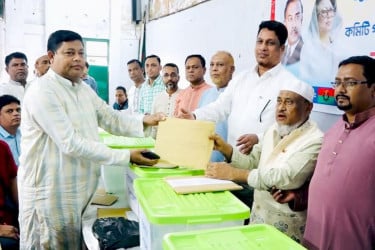 দেশকে পিছিয়ে দিতে বিলম্ব নির্বাচনের কথা বলা হচ্ছে