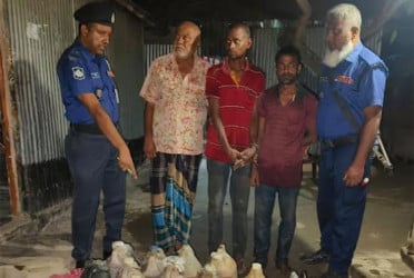 গাইবান্ধায় চোলাই মদসহ আটক ৩