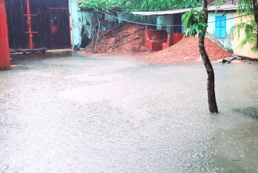 নোয়াখালীতে মুষলধারে বৃষ্টি, দুর্ভোগ চরমে