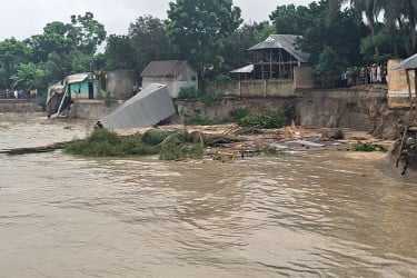 পদ্মার ভাঙনে দিশেহারা কয়েক হাজার মানুষ