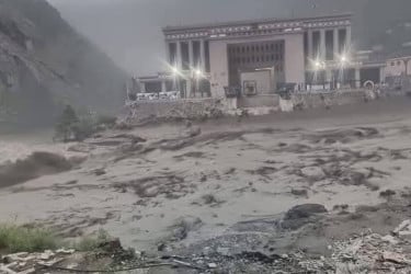 আকস্মিক বন্যায় নেপালে নিখোঁজ ১৮ জন