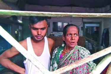 ভাড়া না দেওয়ায় তালাবন্দি