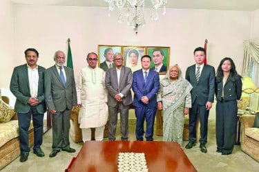 চীনের রাষ্ট্রদূতের সাথে বিএনপির সৌজন্য সাক্ষাৎ
