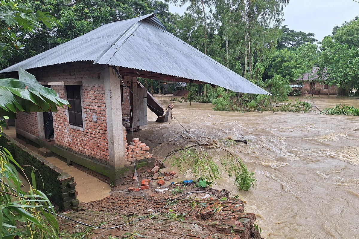 ফেনীতে বন্যা নিয়ন্ত্রণ বাঁধের ১৪ স্থানে ভাঙন, ৩০ গ্রাম প্লাবিত