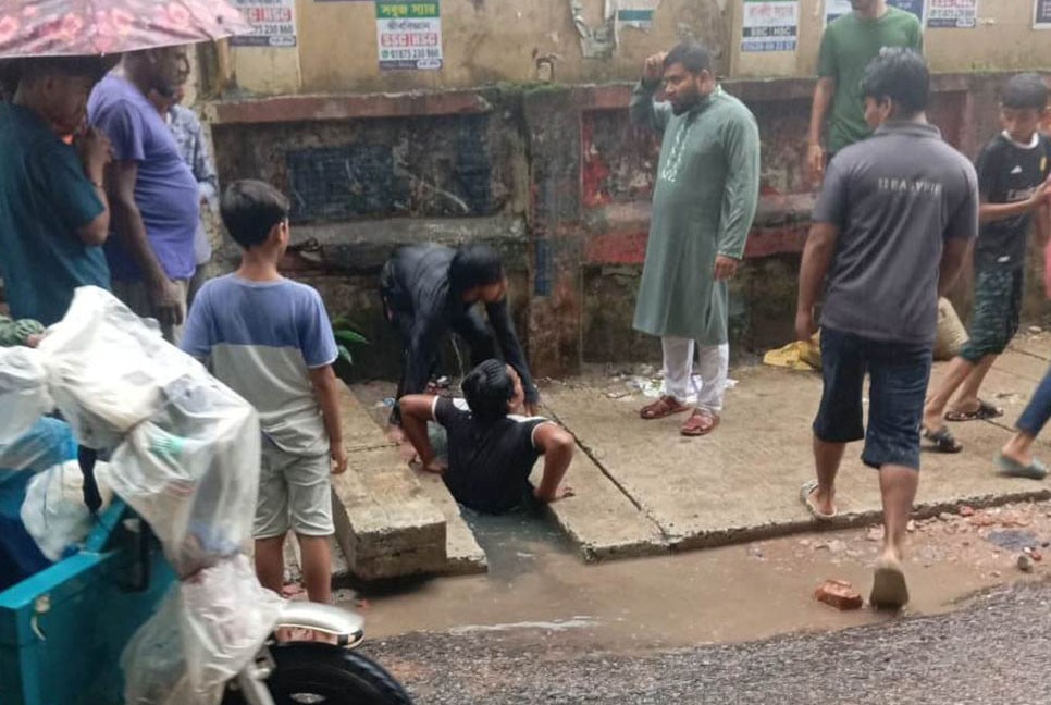চট্টগ্রামে ফের নালায় পড়ে শিশুর মৃত্যু